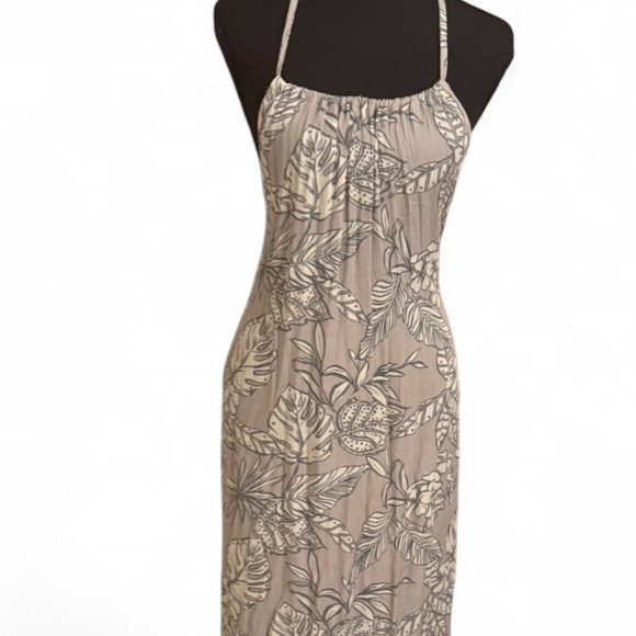 Leaf Print Halter Maxi Dress - Picture 2 of 4